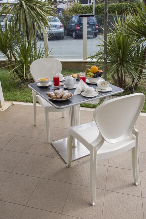 Hotel Vela D'Oro Riccione Exterior photo