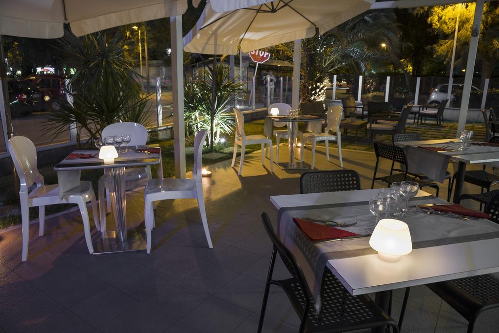 Hotel Vela D'Oro Riccione Exterior photo